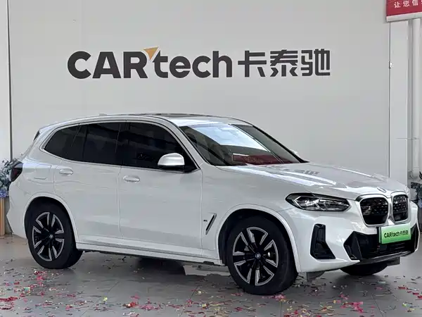 BMW iX3 2025