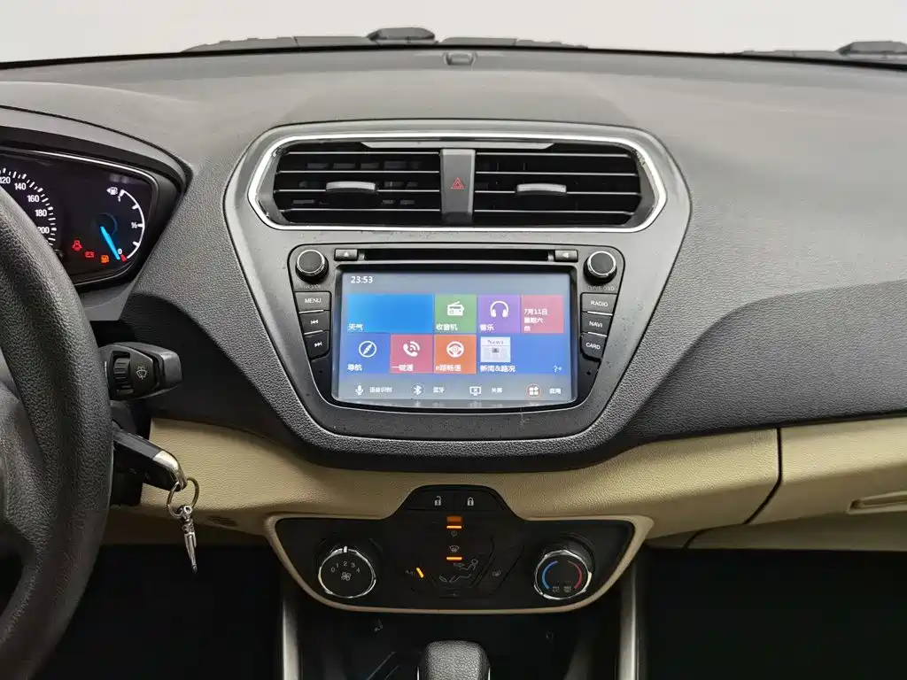Ford Escort 2015 — фото 12