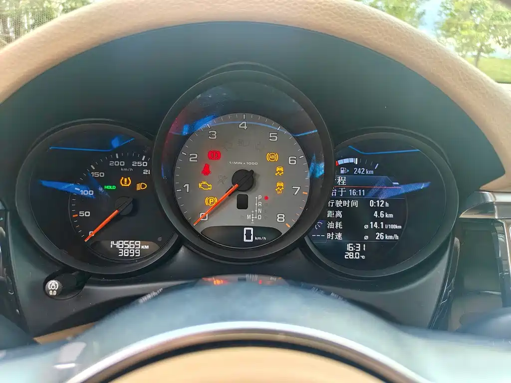 Porsche Macan 2015 — фото 20