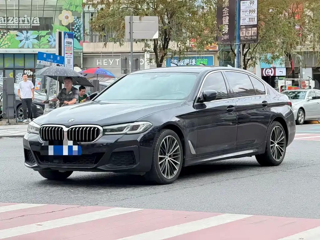 BMW 5 Series 2022 — фото 1