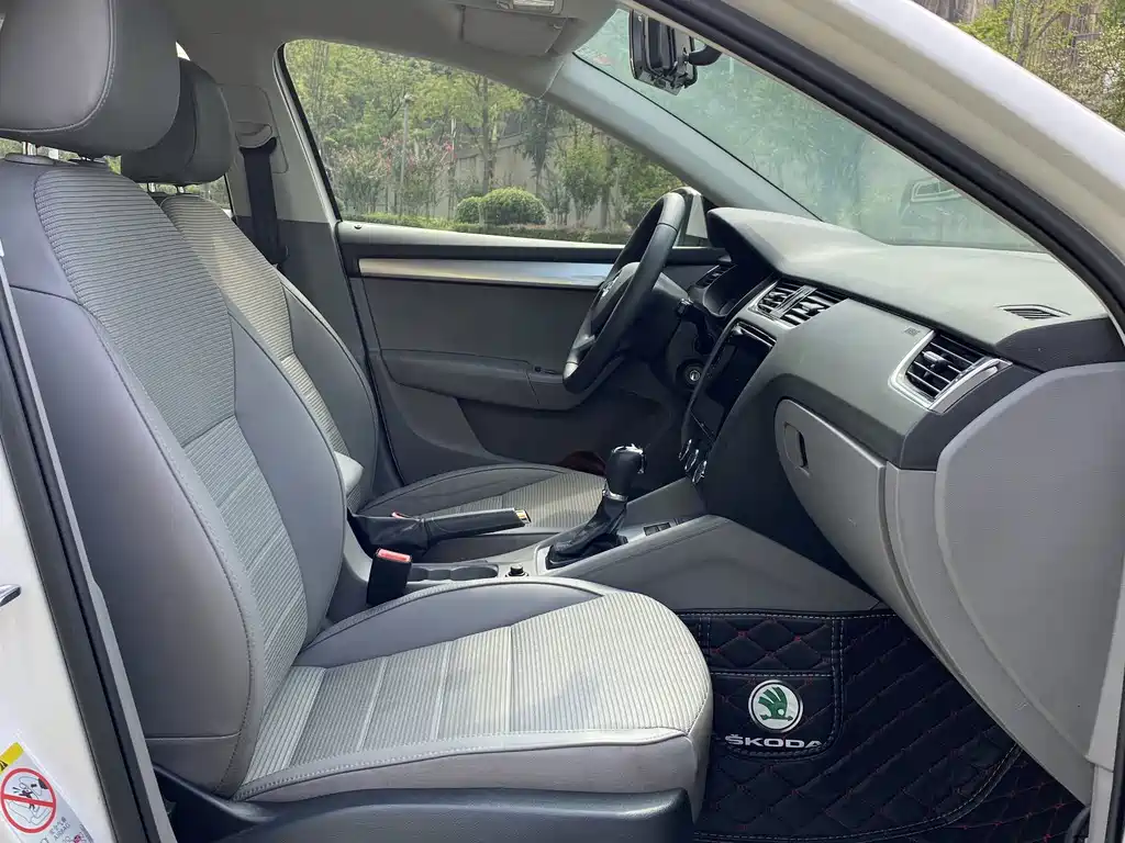 Skoda Octavia 2015 — фото 10