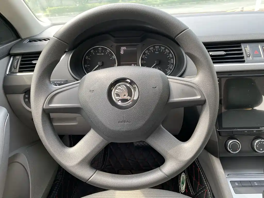 Skoda Octavia 2015 — фото 21
