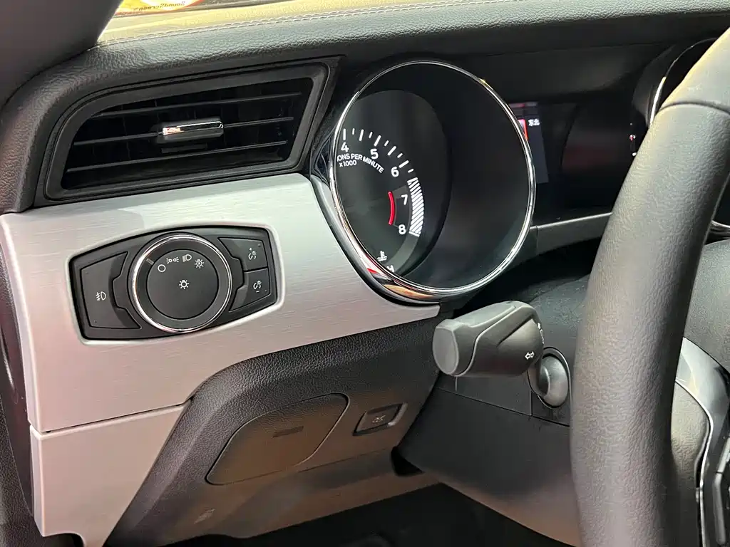 Ford Mustang 2017 — фото 19