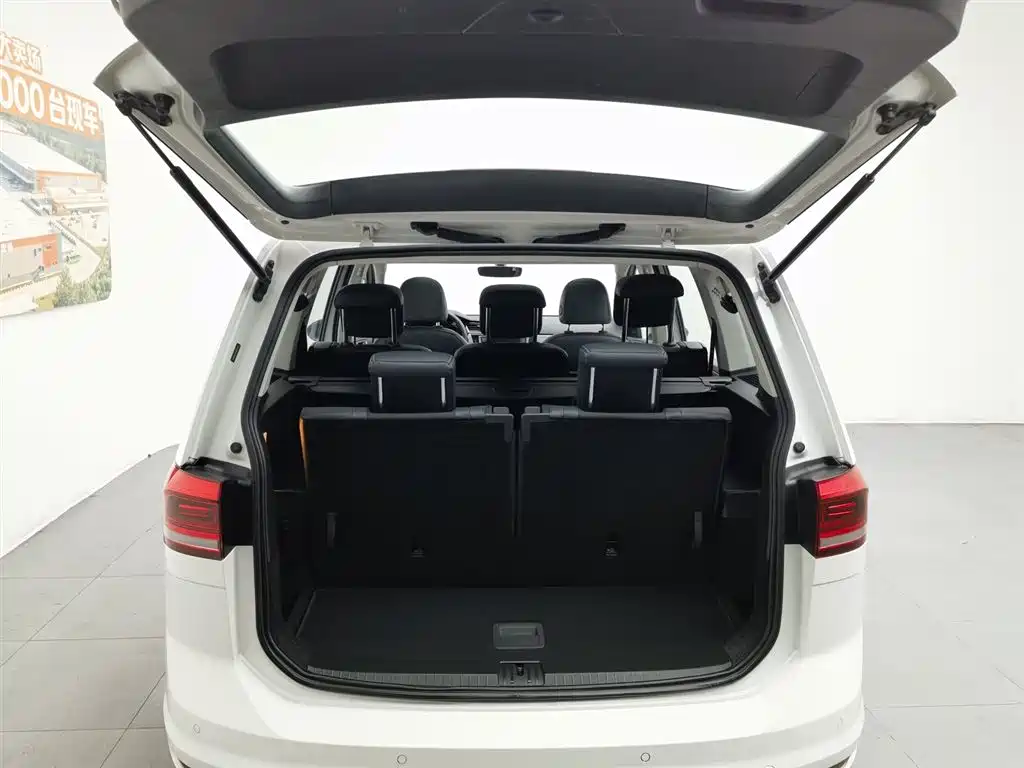 Volkswagen Touran 2018 — фото 16