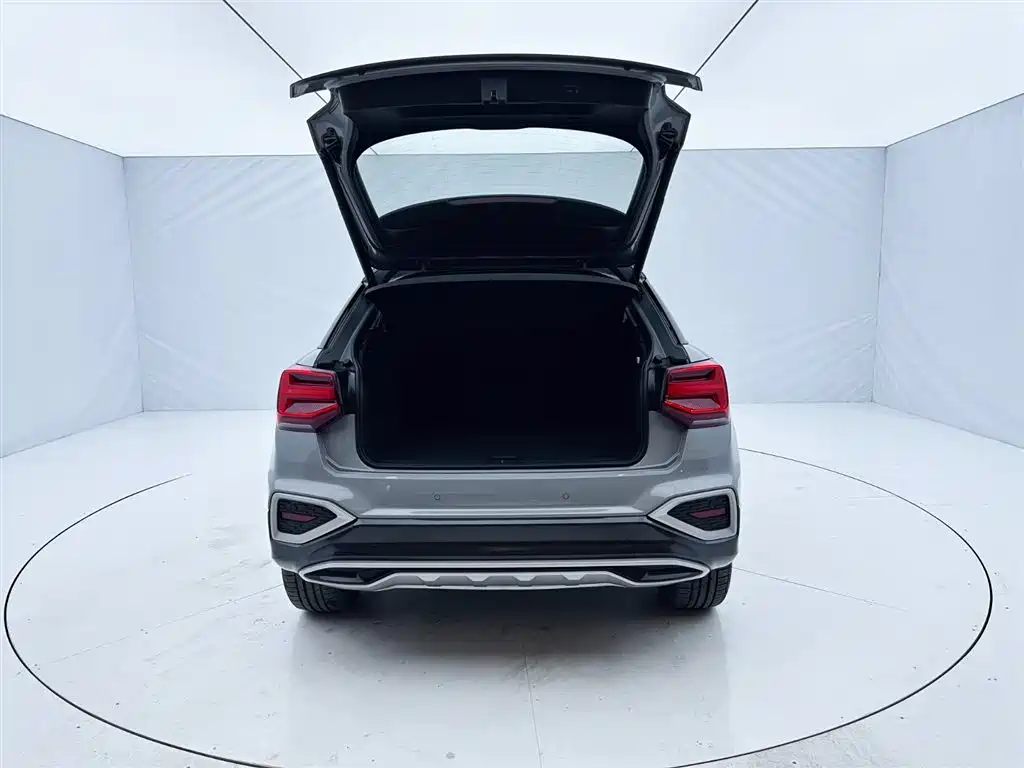 Audi Q2L 2024 — фото 8