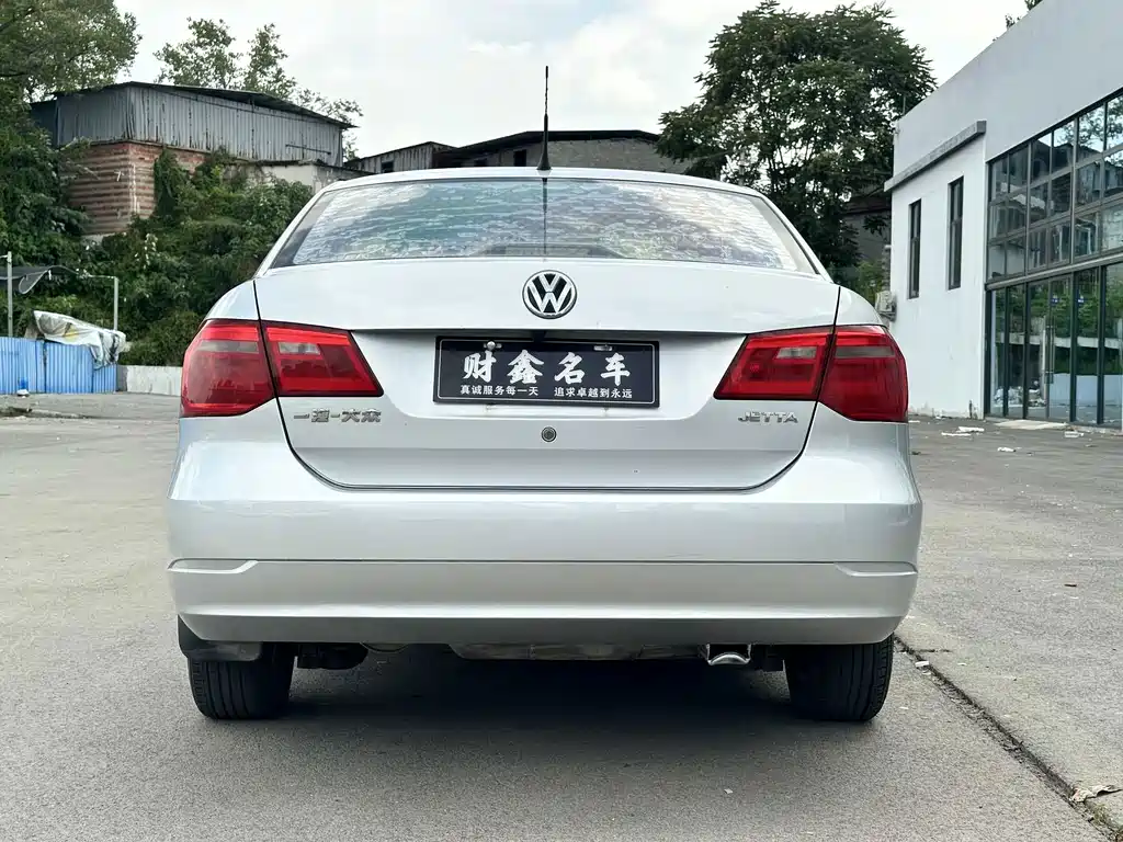 Volkswagen Jetta 2016 — фото 14