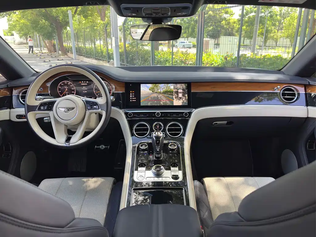 Bentley Continental 2020 — фото 16