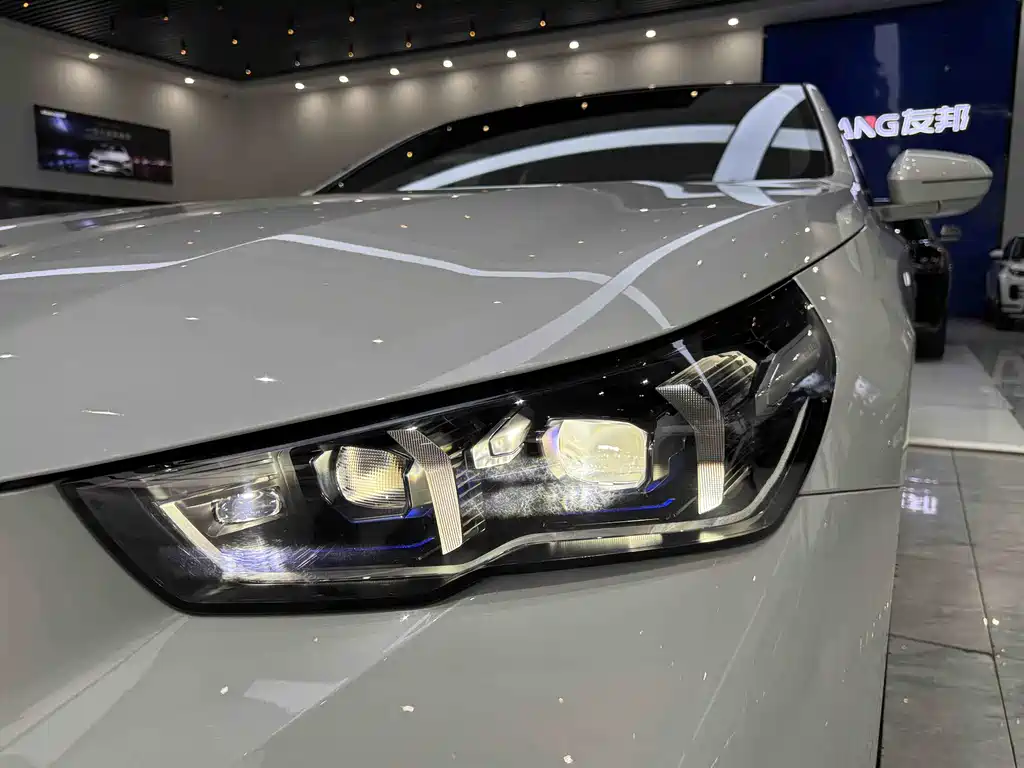 BMW 5 Series 2025 — фото 17