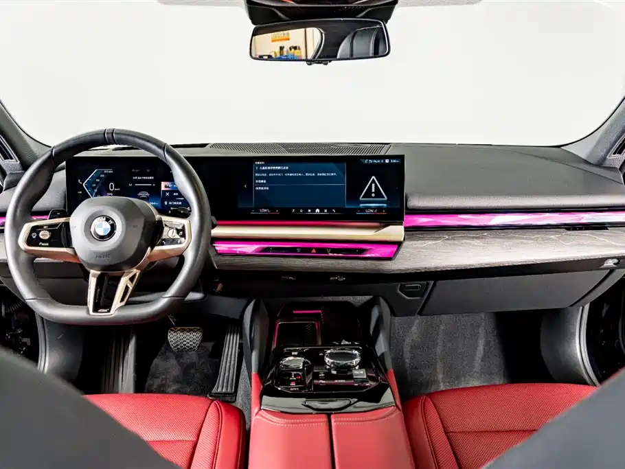 BMW 5 Series 2025 — фото 15