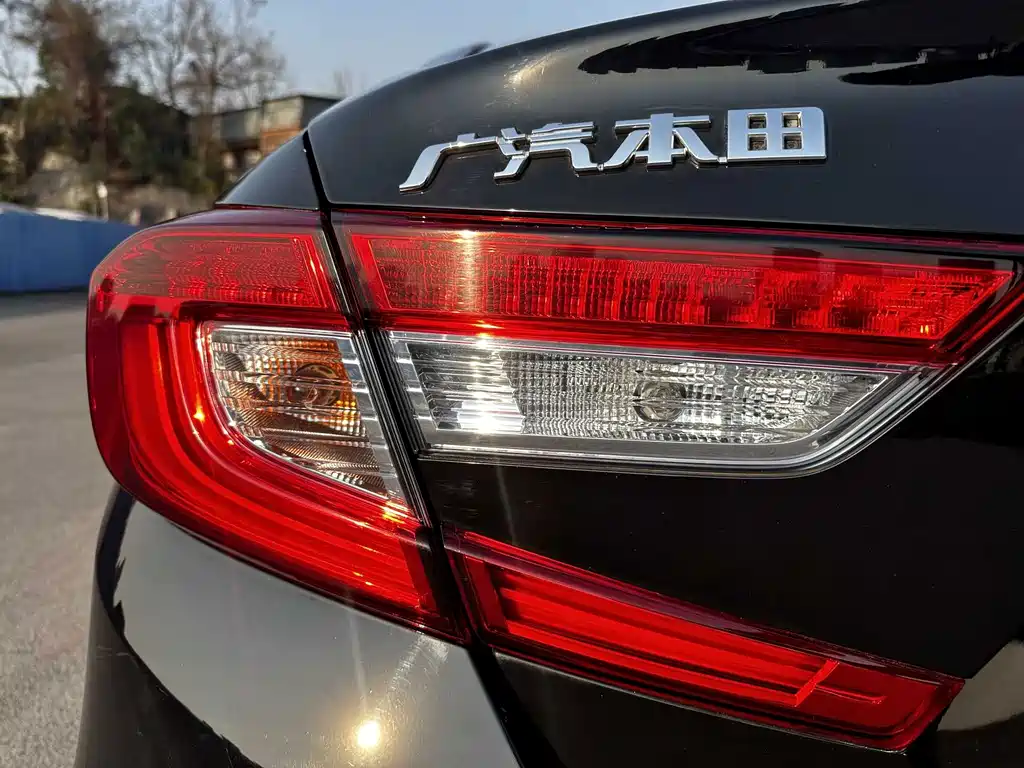 Honda Accord 2019 — фото 11