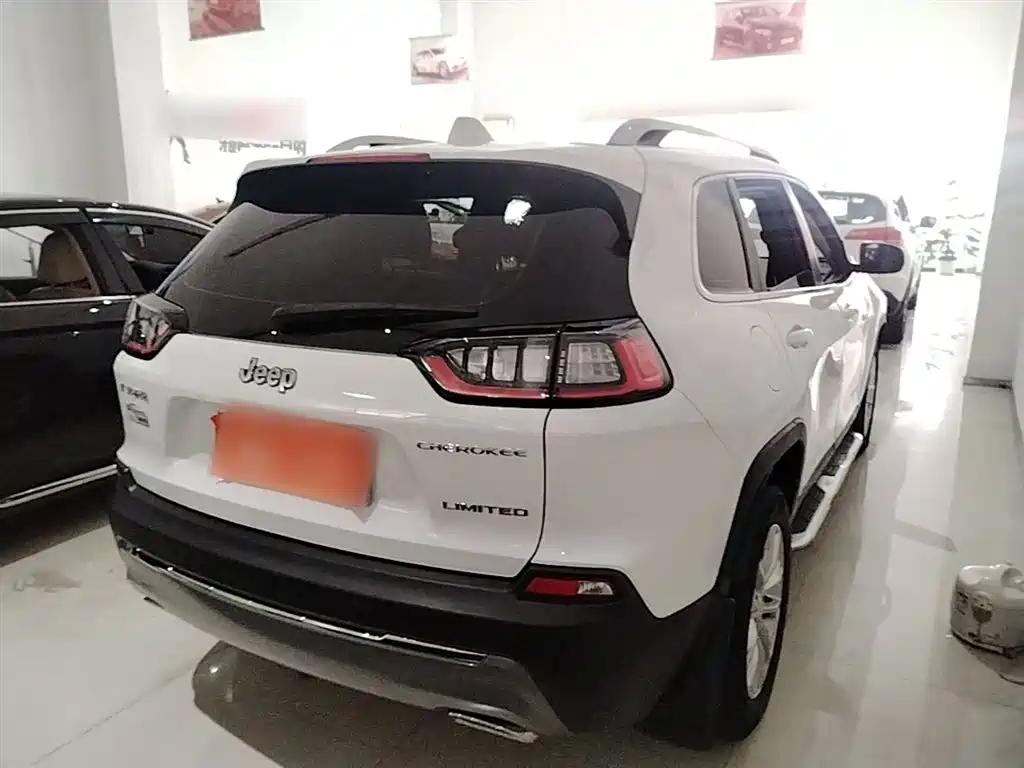 Jeep Cherokee 2019 — фото 6