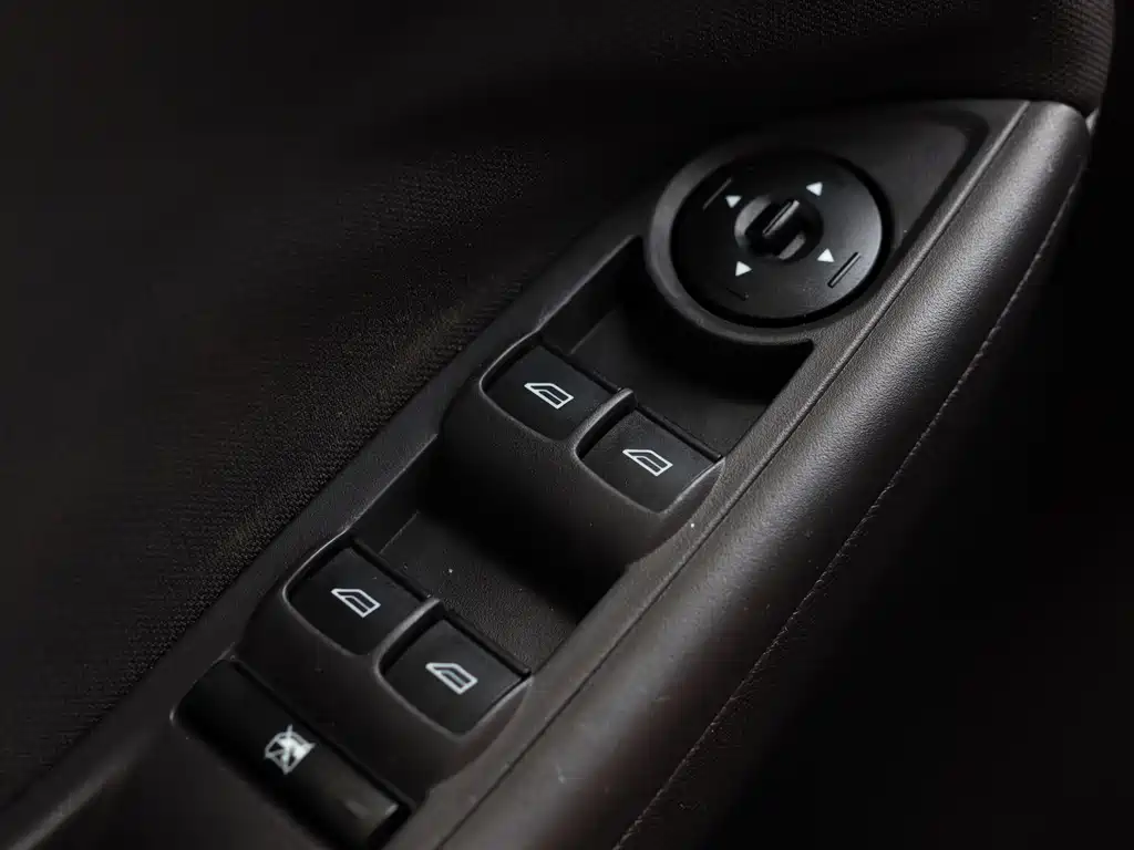 Ford Focus 2018 — фото 13