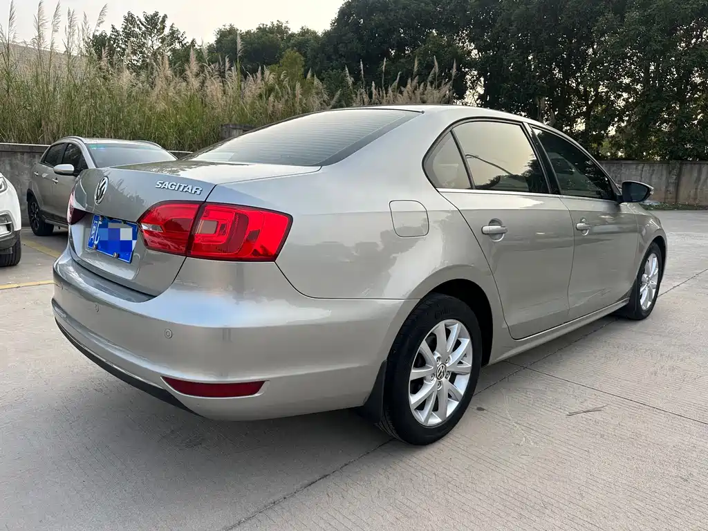 Volkswagen Sagitar 2012