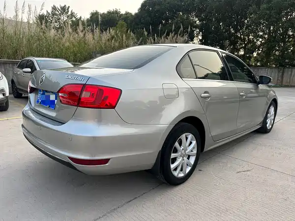 Volkswagen Sagitar 2012