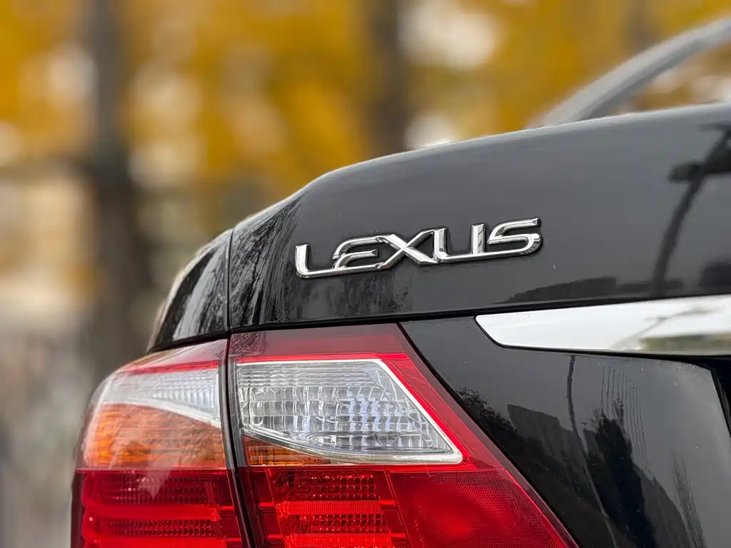Lexus LS 2012 — фото 35