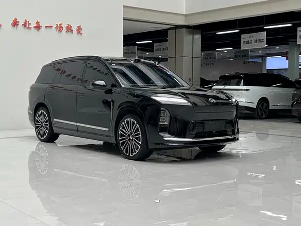 NIO ES8 2025