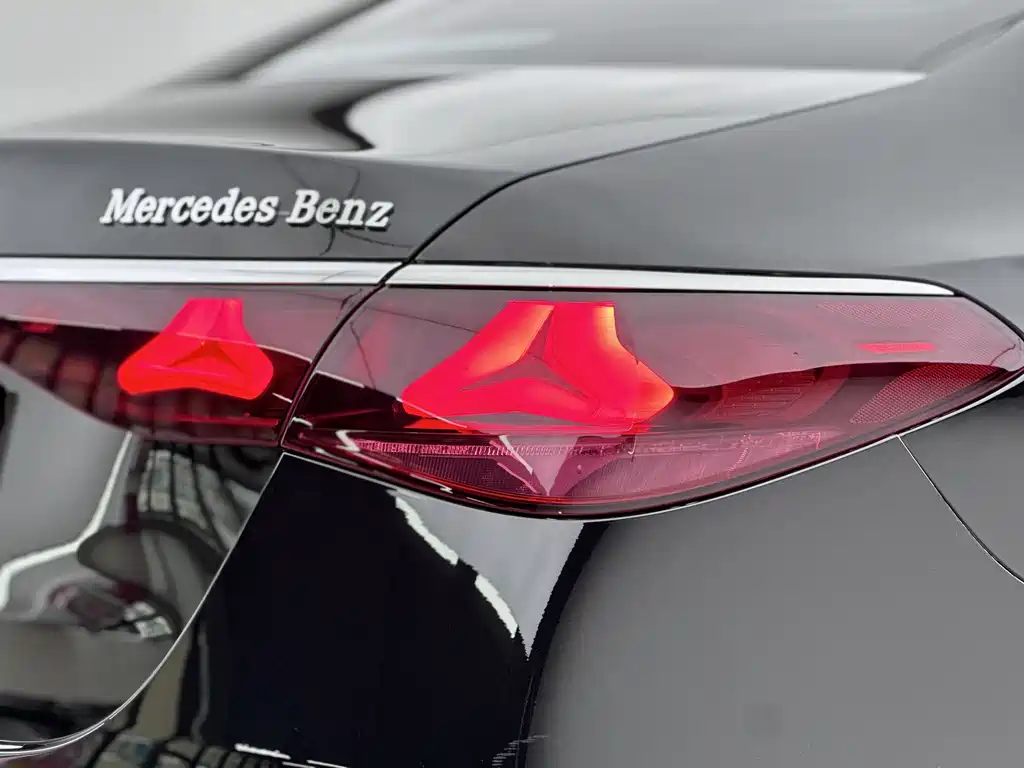 Mercedes-Benz E-Class 2025 — фото 13