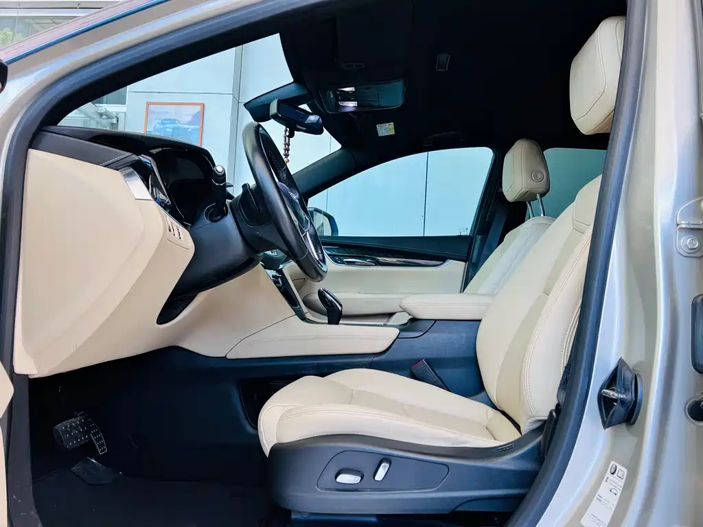 Cadillac XT5 2017 — фото 13