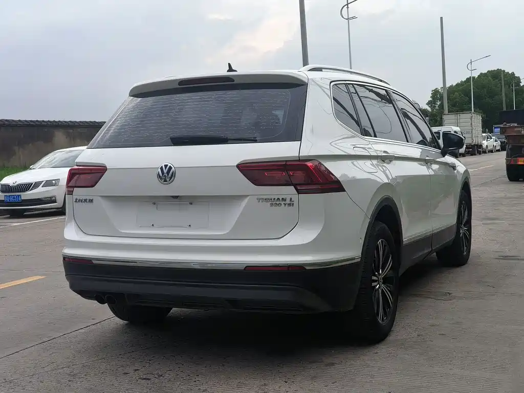 Volkswagen Tiguan L 2017 — фото 6