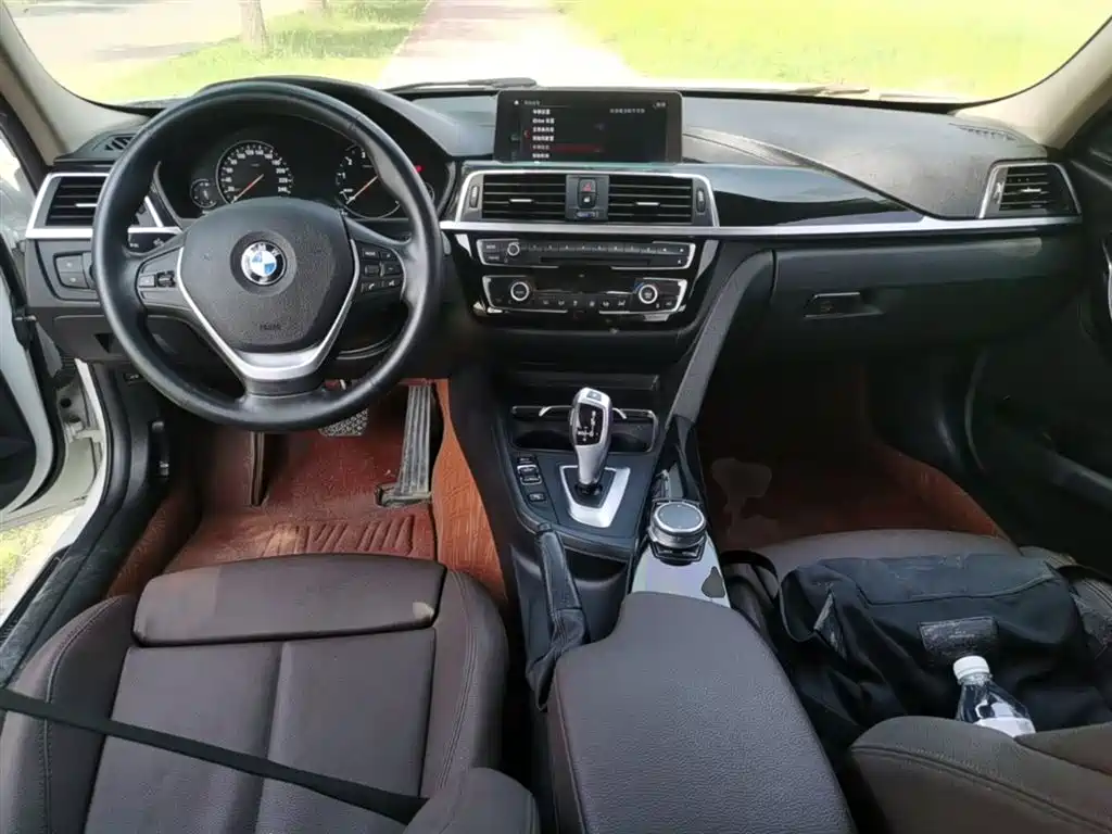 BMW 3 Series 2019 — фото 10