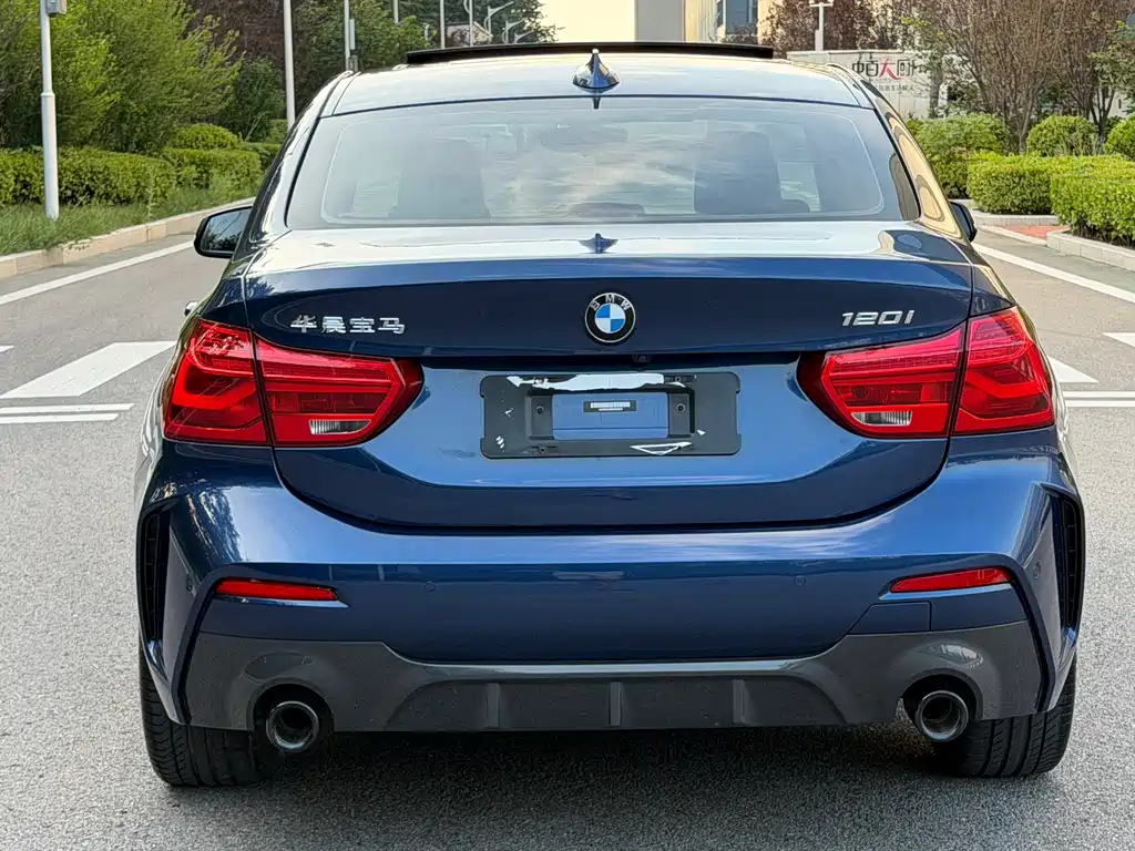 BMW 1 Series 2022 — фото 16