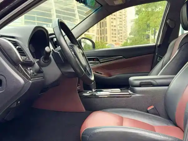 Toyota Crown 2018