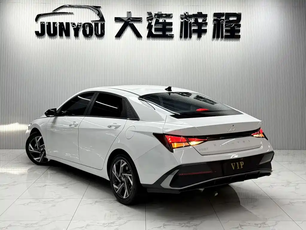 Hyundai Elantra 2024