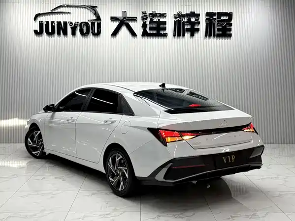Hyundai Elantra 2024