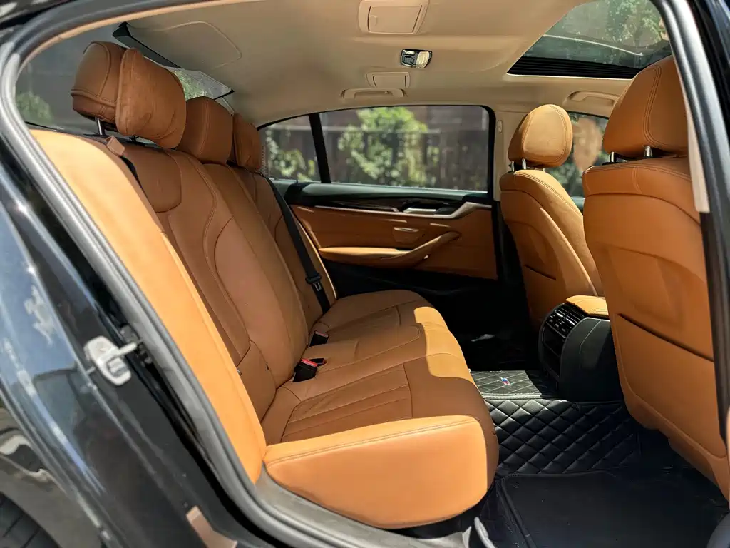 BMW 5 Series 2017 — фото 14