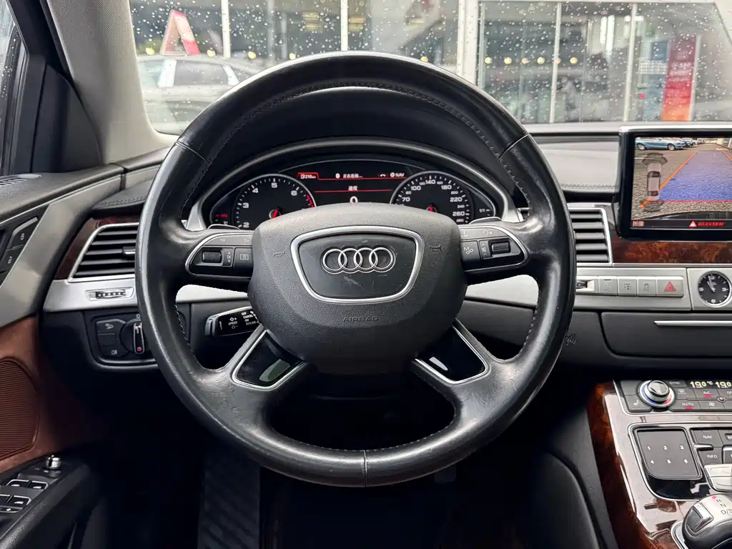Audi A8 2016 — фото 12