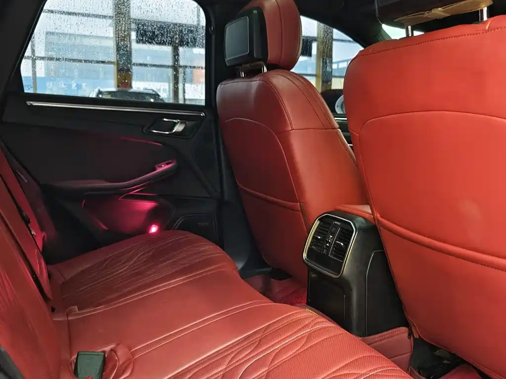 Porsche Macan 2016 — фото 13