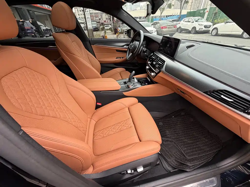 BMW 5 Series 2023 — фото 9