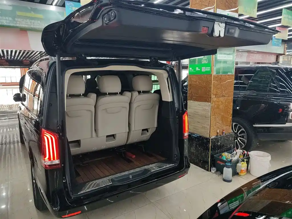 Mercedes-Benz V-Class 2022 — фото 16