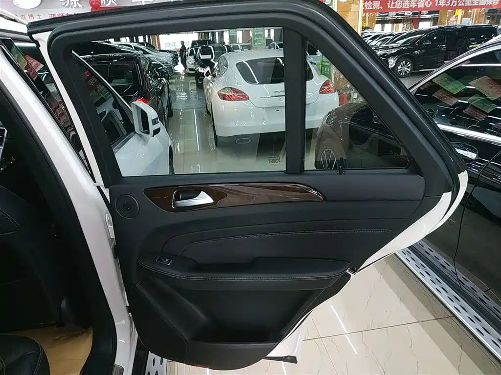 Mercedes-Benz M-Class 2015 — фото 16