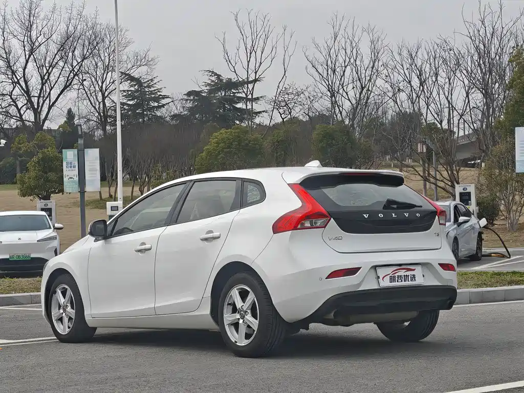 Volvo V40 2016 — фото 4