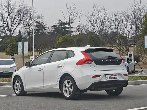 Volvo V40 2016