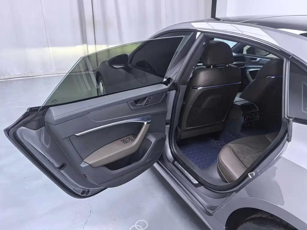 Audi A7L 2023 — фото 11