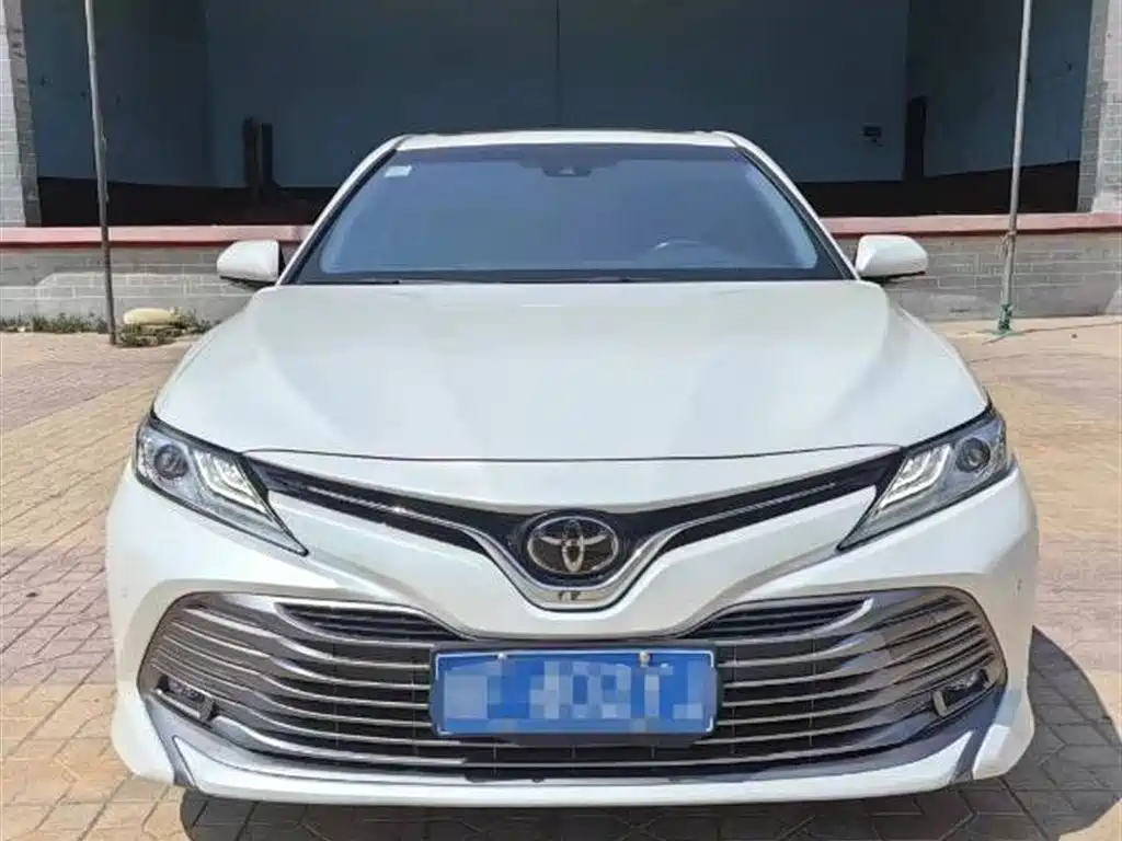 Toyota Camry 2018 — фото 2