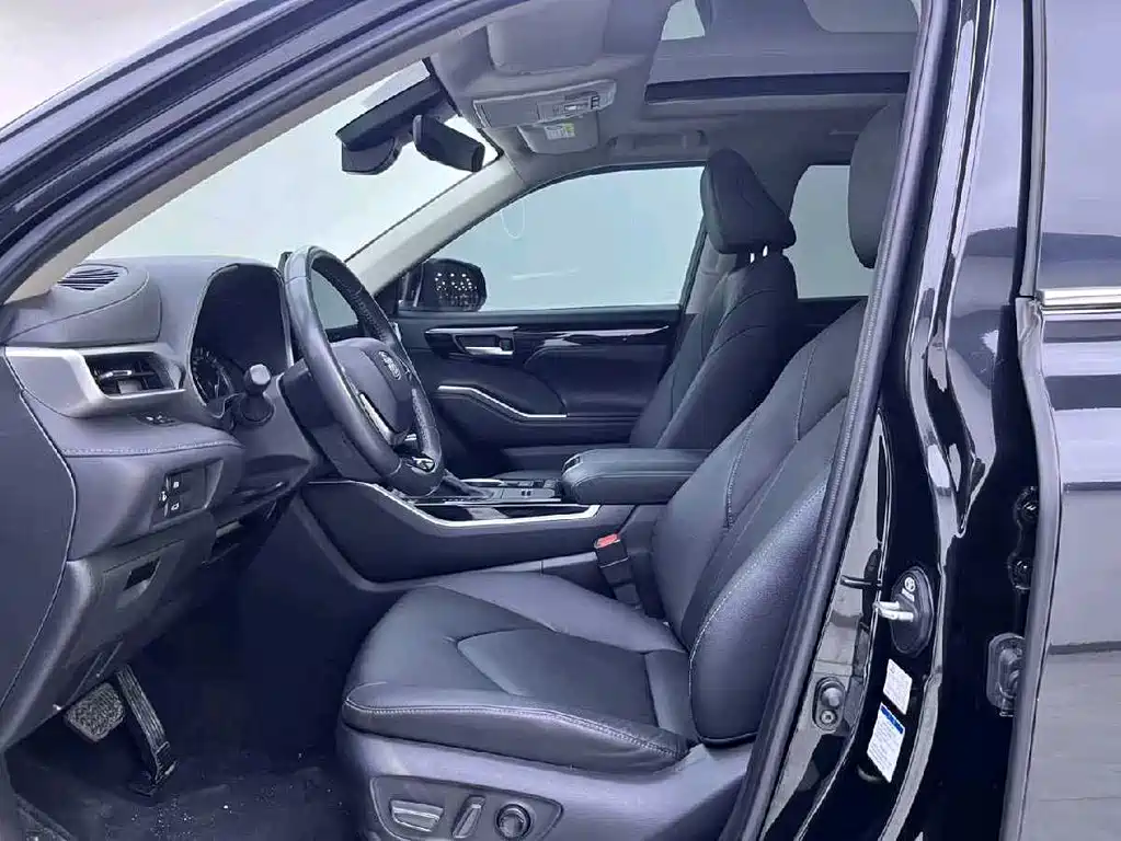 Toyota Highlander 2022 — фото 10