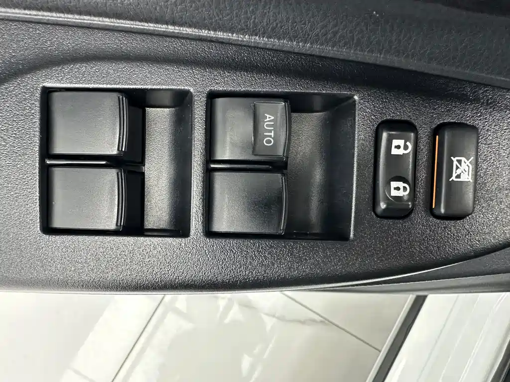 Toyota Yaris L 2022 — фото 11