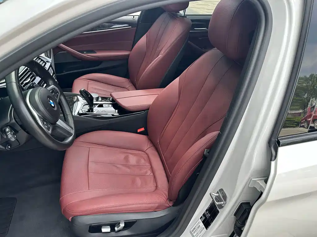 BMW 5 Series 2018 — фото 23