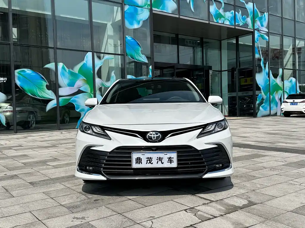 Toyota Camry 2023 — фото 2