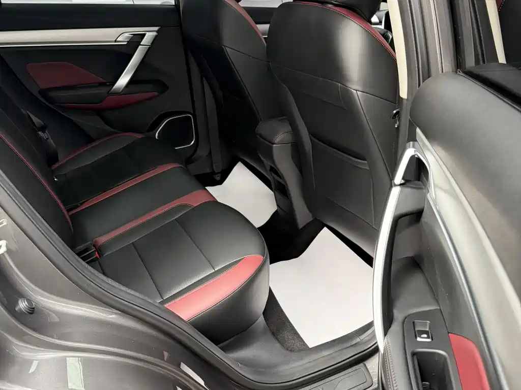 Geely Binyue 2022 — фото 10