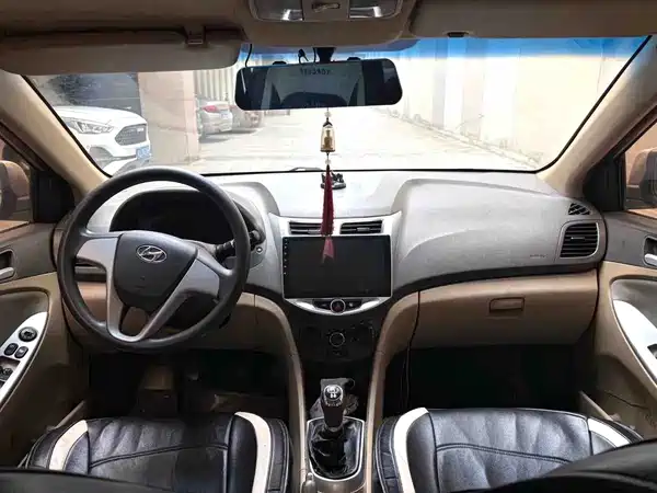 Hyundai Accent 2011