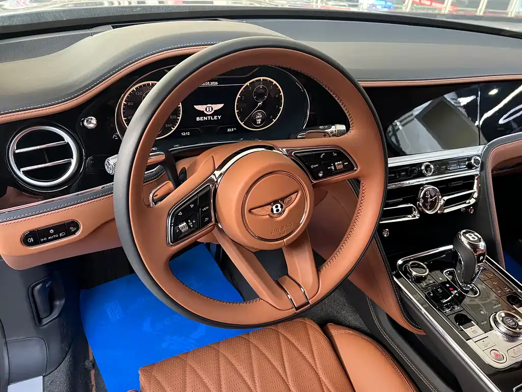 Bentley Flying Spur — фото 13
