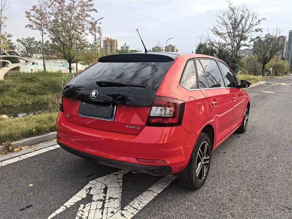 Skoda Rapid Spaceback 2016 — фото 14