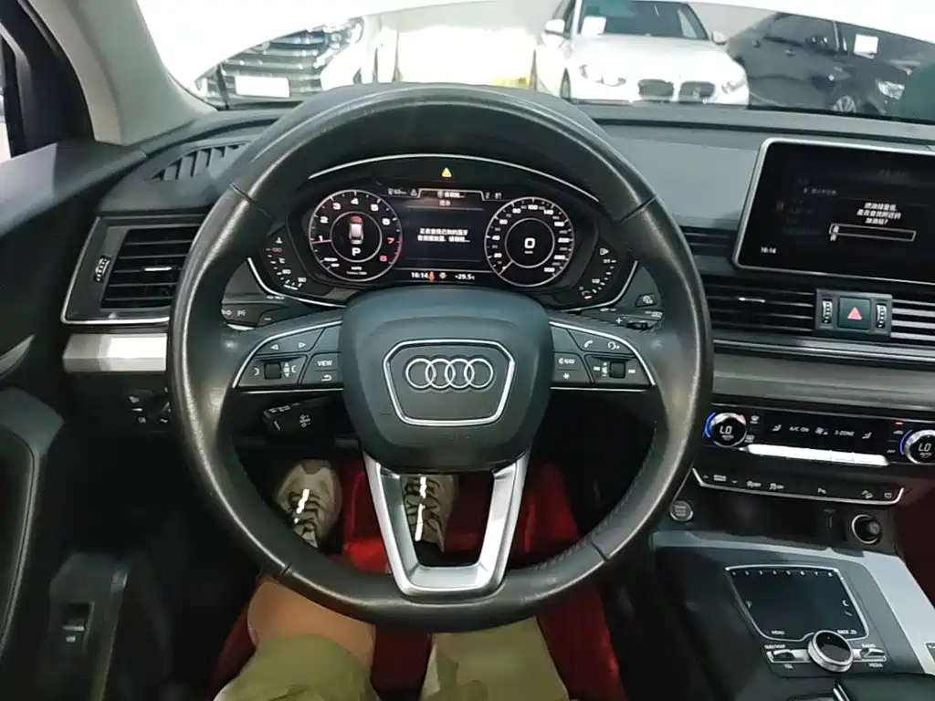 Audi Q5L 2021 — фото 11