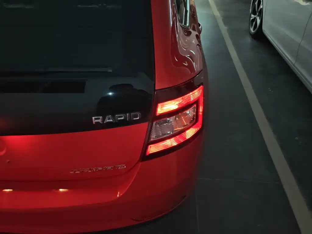 Skoda Rapid Spaceback 2017 — фото 8