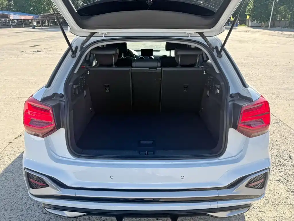 Audi Q2L 2021 — фото 23