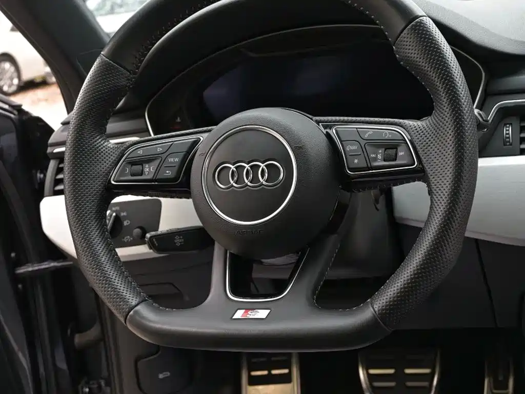 Audi A4 2019 — фото 11